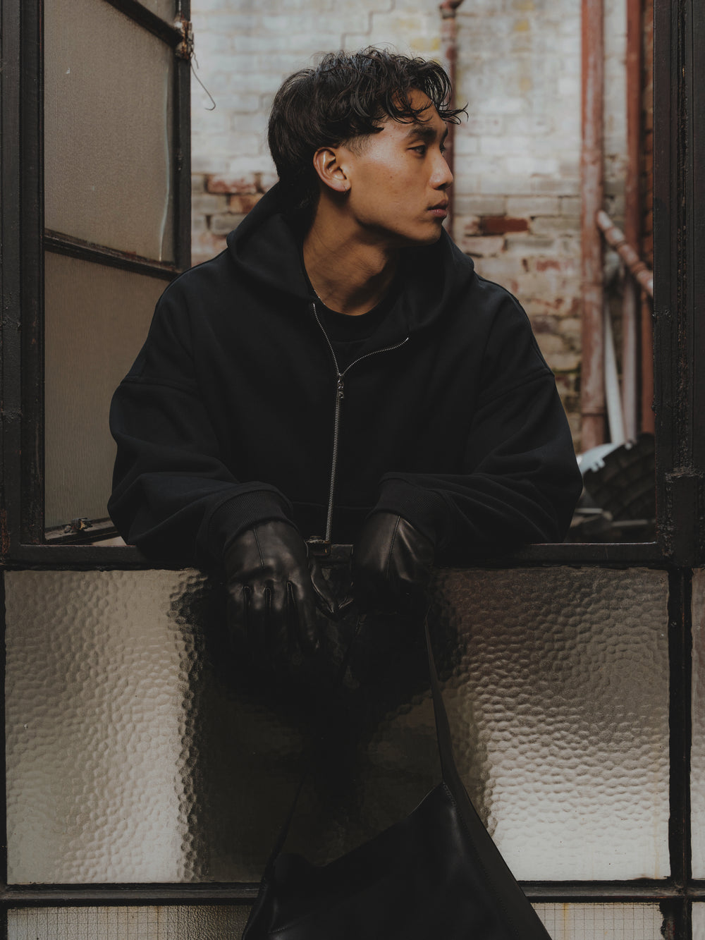 ZIP-UP HOODED SWEATSHIRT - BLACK