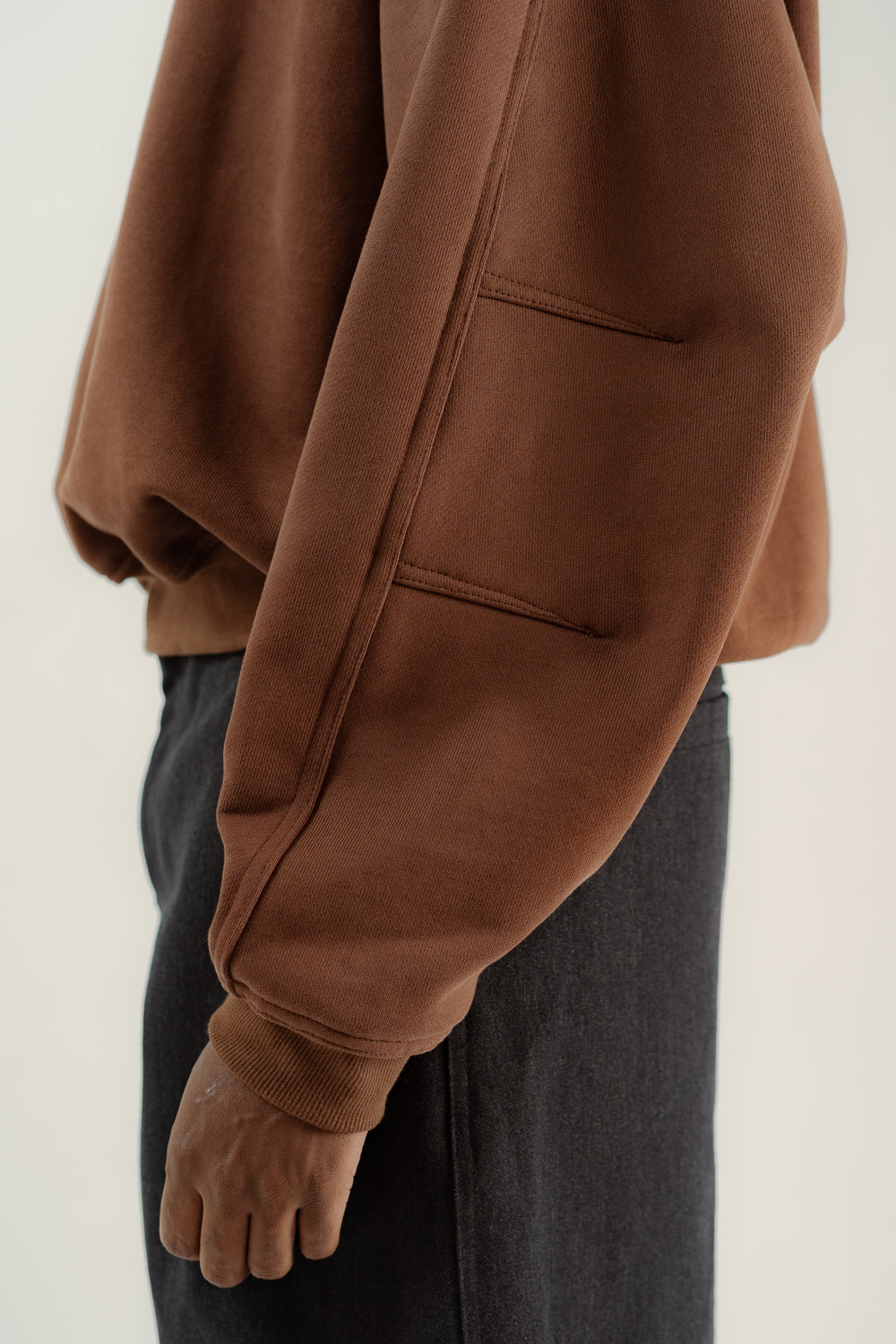 THE HOODED SWEATSHIRT - BROWN